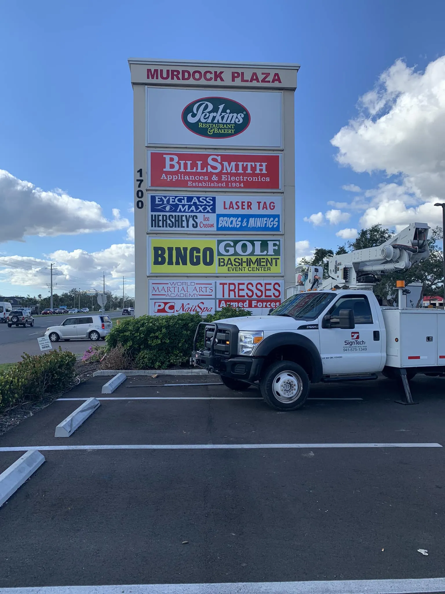 Fort Myers Pylon Signs